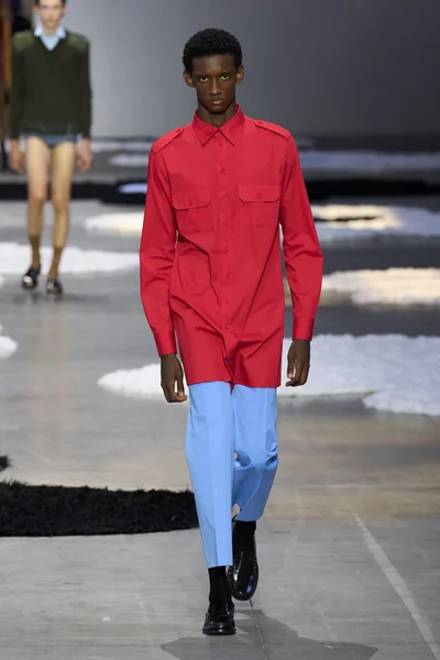 Look 17
